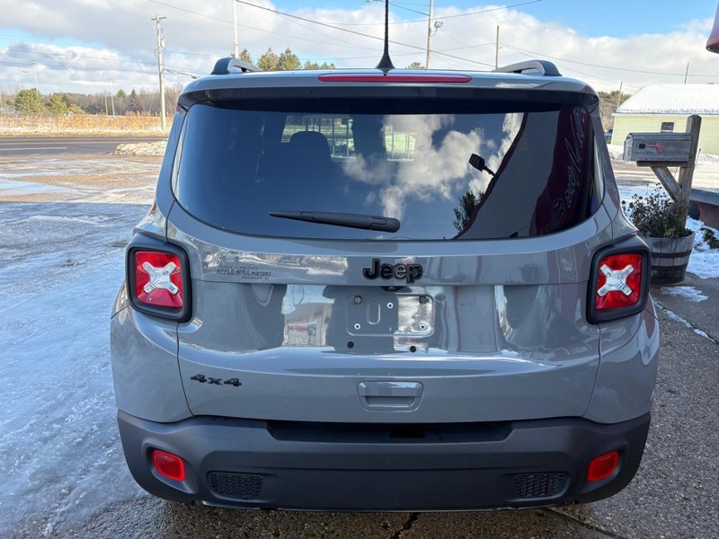 Jeep Renegade Vehicle Full-screen Gallery Image 06