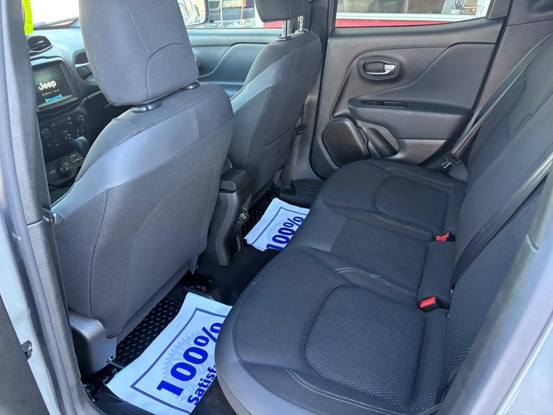 Jeep Renegade Vehicle Full-screen Gallery Image 08