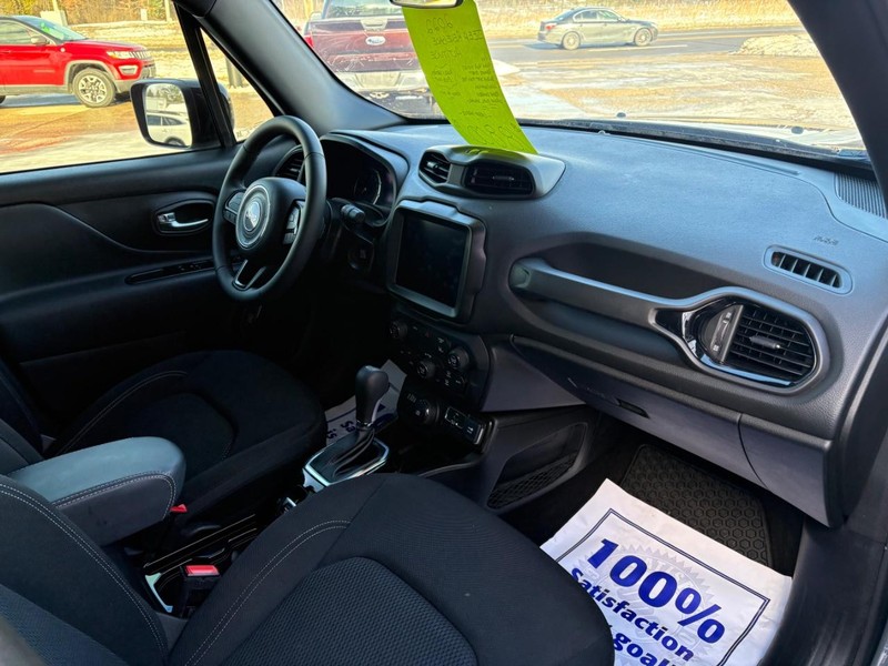 Jeep Renegade Vehicle Full-screen Gallery Image 09