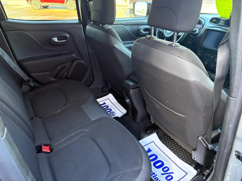 Jeep Renegade Vehicle Full-screen Gallery Image 10