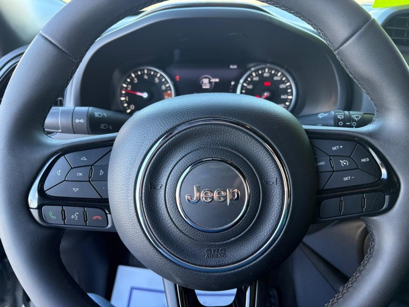 Jeep Renegade Vehicle Full-screen Gallery Image 12