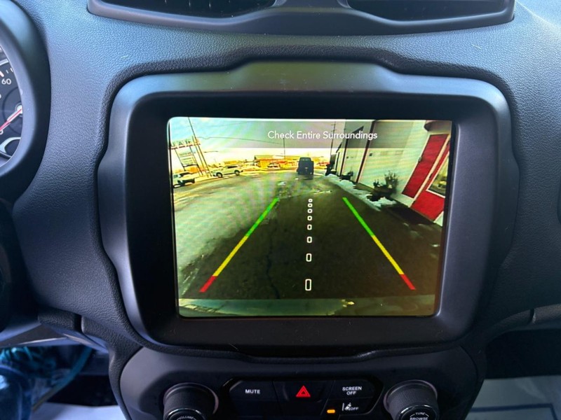 Jeep Renegade Vehicle Full-screen Gallery Image 14