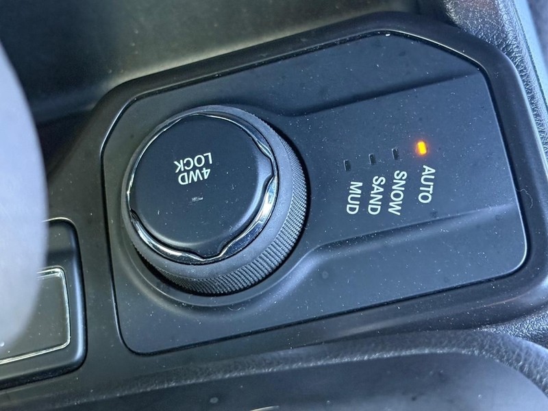 Jeep Renegade Vehicle Full-screen Gallery Image 15