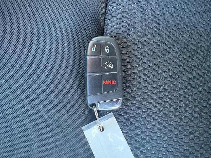 Jeep Renegade Vehicle Full-screen Gallery Image 16