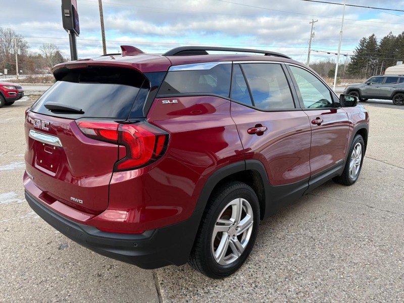 GMC Terrain Vehicle Full-screen Gallery Image 04