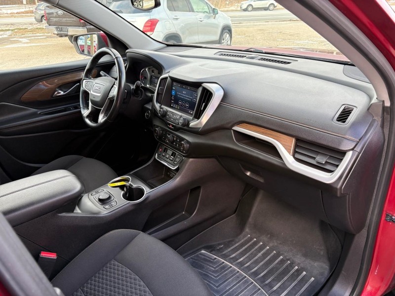 GMC Terrain Vehicle Full-screen Gallery Image 09