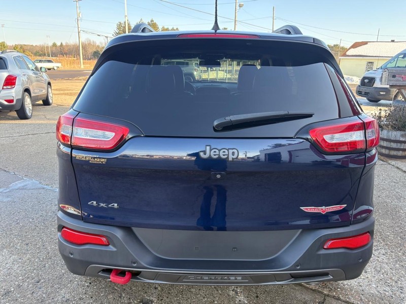 Jeep Cherokee Vehicle Full-screen Gallery Image 06