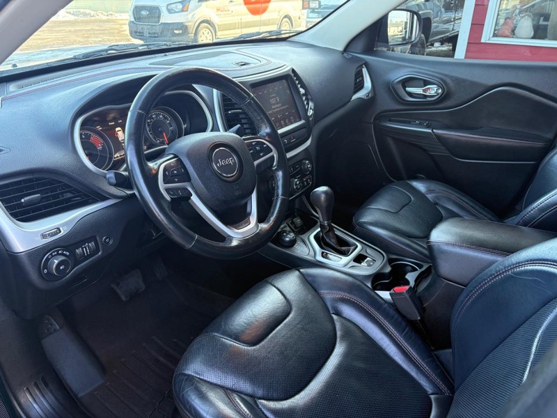 Jeep Cherokee Vehicle Full-screen Gallery Image 07