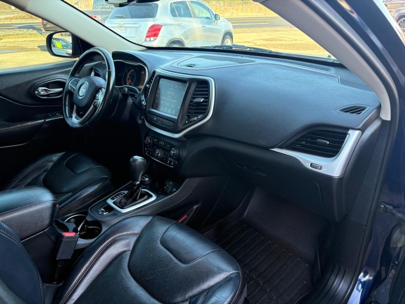 Jeep Cherokee Vehicle Full-screen Gallery Image 09