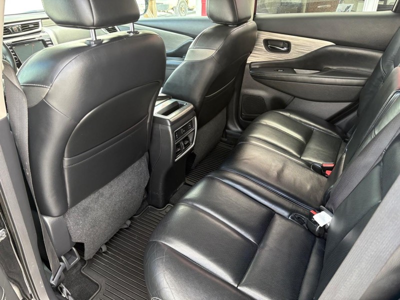 Nissan Murano Vehicle Full-screen Gallery Image 08