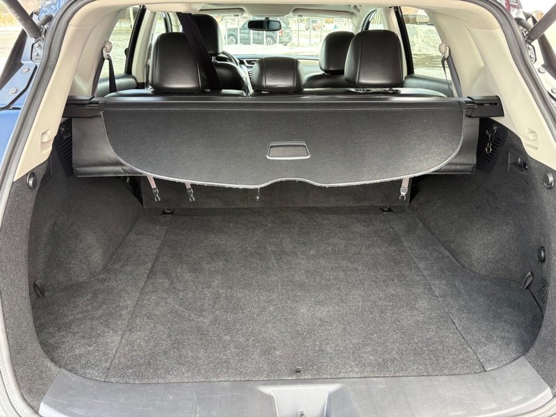 Nissan Murano Vehicle Full-screen Gallery Image 09