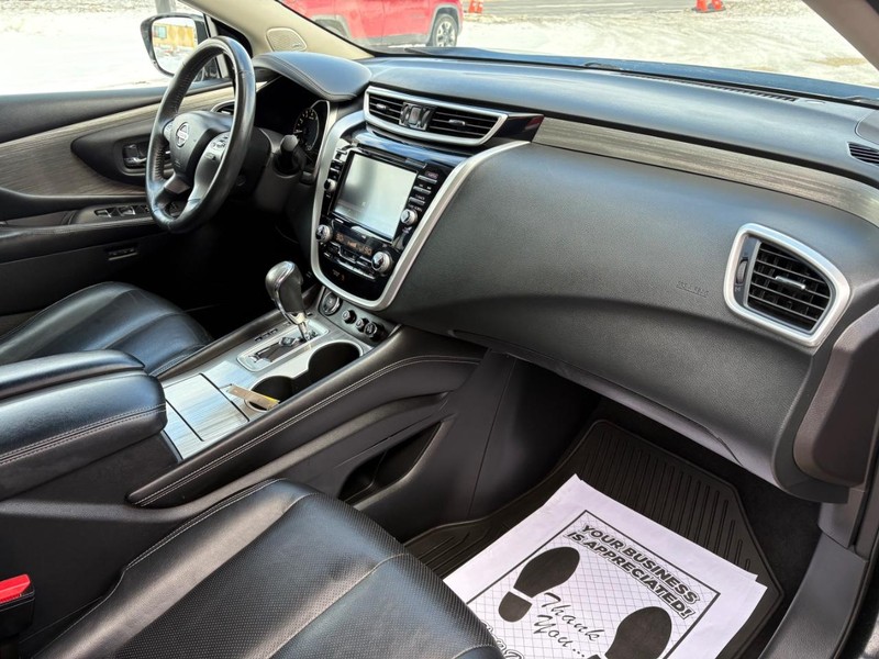 Nissan Murano Vehicle Full-screen Gallery Image 10