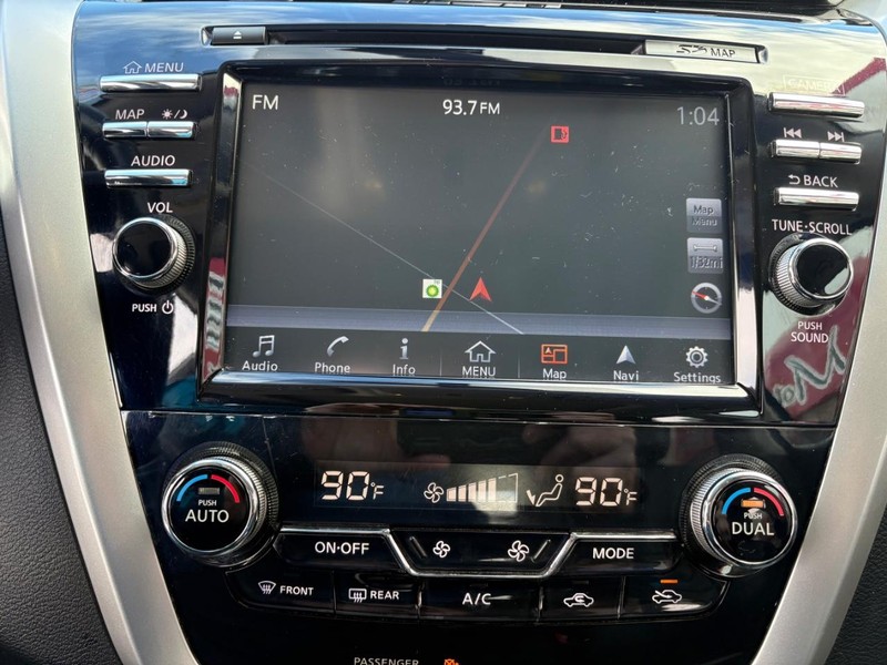 Nissan Murano Vehicle Full-screen Gallery Image 13