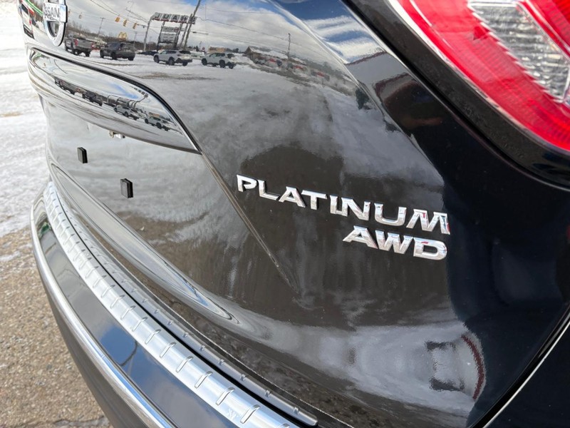 Nissan Murano Vehicle Full-screen Gallery Image 20