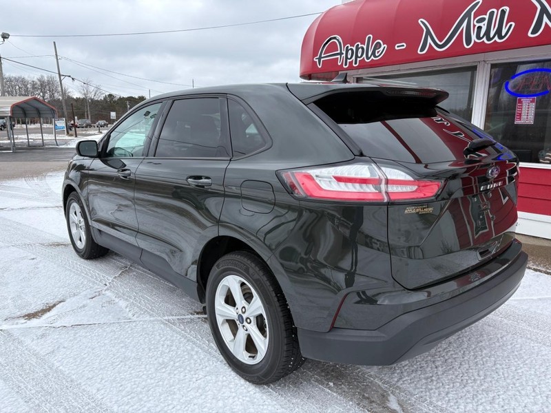 Ford Edge Vehicle Full-screen Gallery Image 02