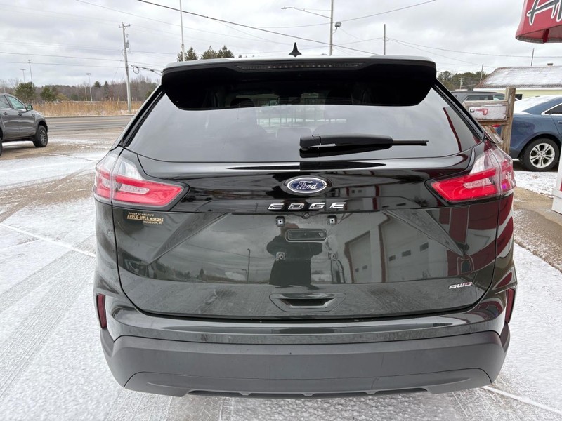 Ford Edge Vehicle Full-screen Gallery Image 06