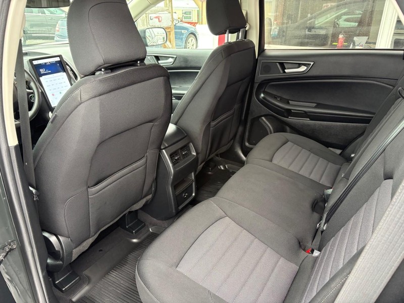 Ford Edge Vehicle Full-screen Gallery Image 08