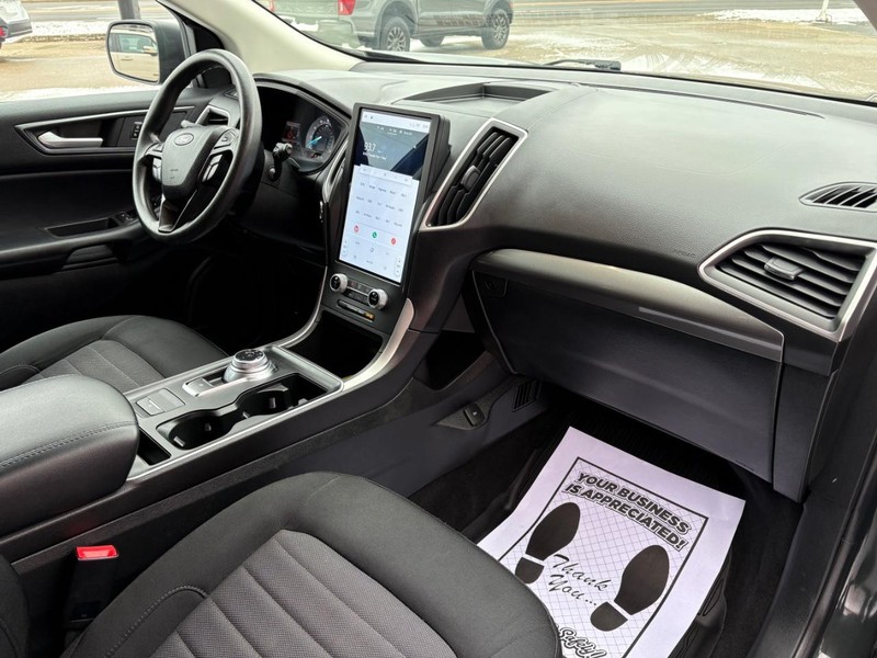 Ford Edge Vehicle Full-screen Gallery Image 09