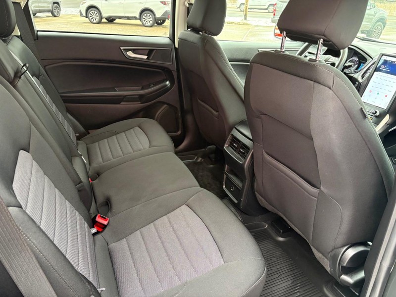 Ford Edge Vehicle Full-screen Gallery Image 10