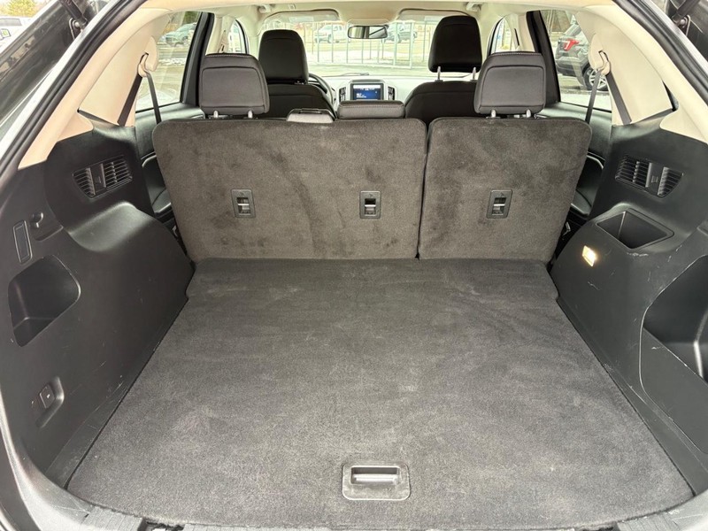 Ford Edge Vehicle Full-screen Gallery Image 11