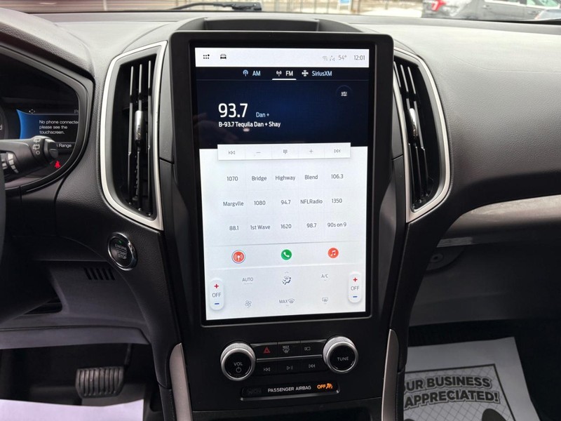 Ford Edge Vehicle Full-screen Gallery Image 13