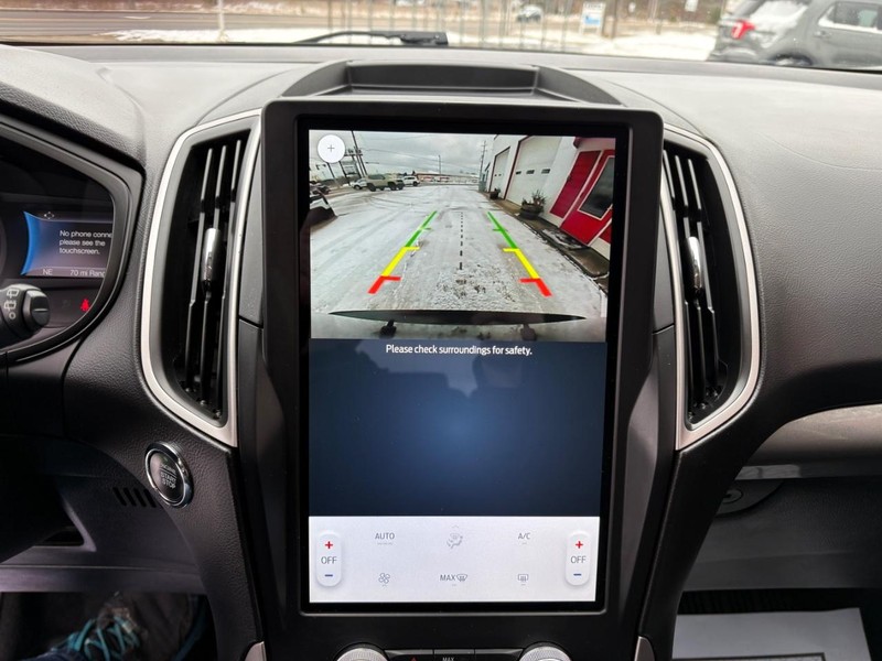 Ford Edge Vehicle Full-screen Gallery Image 14