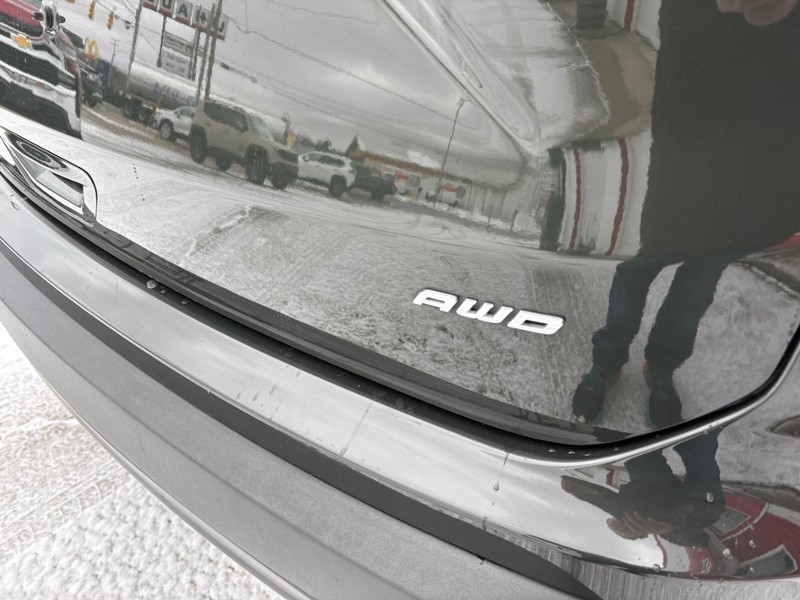 Ford Edge Vehicle Full-screen Gallery Image 17