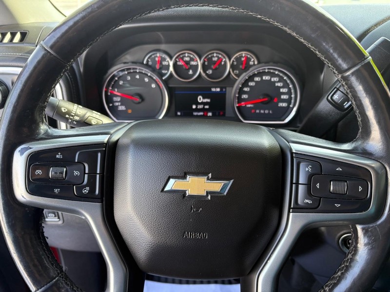 Chevrolet Silverado 1500 Vehicle Full-screen Gallery Image 11