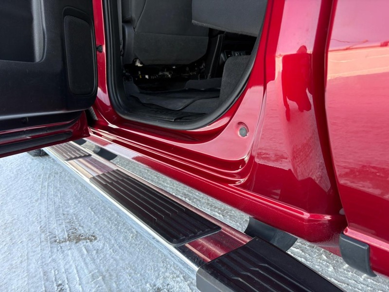 Chevrolet Silverado 1500 Vehicle Full-screen Gallery Image 16