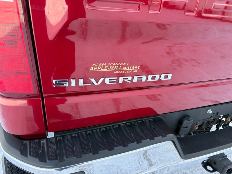 Chevrolet Silverado 1500 Vehicle Full-screen Gallery Image 20