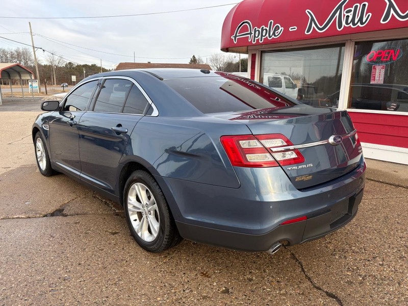 Ford Taurus Vehicle Full-screen Gallery Image 02