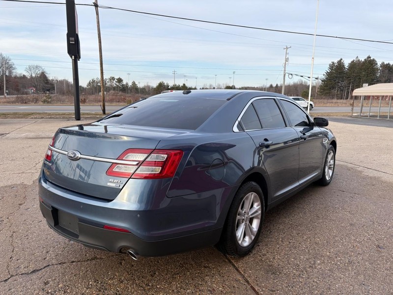 Ford Taurus Vehicle Full-screen Gallery Image 04