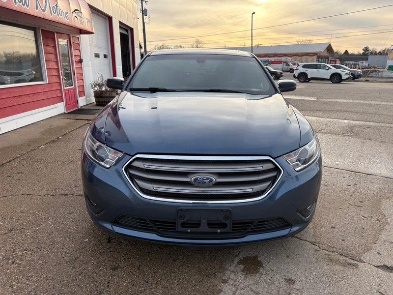 Ford Taurus Vehicle Full-screen Gallery Image 05