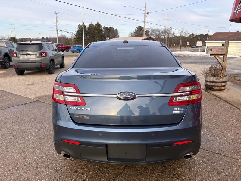 Ford Taurus Vehicle Full-screen Gallery Image 06