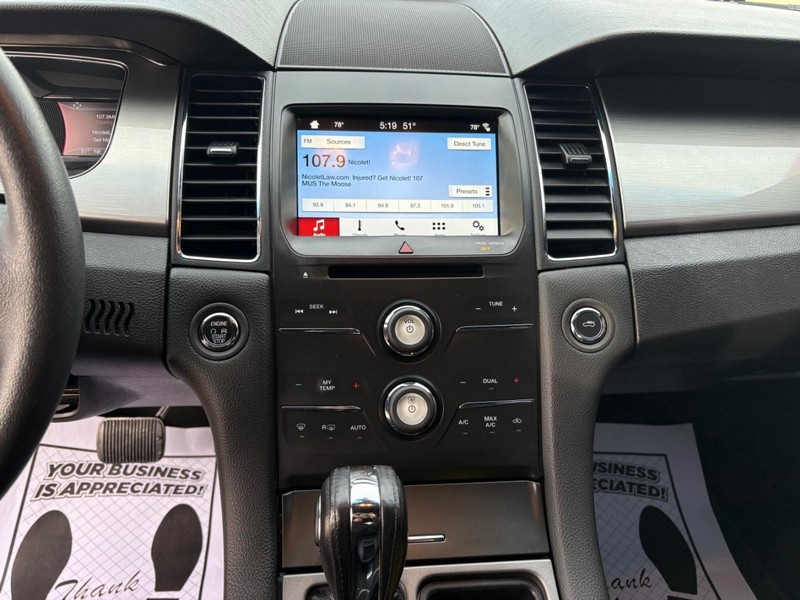 Ford Taurus Vehicle Full-screen Gallery Image 12