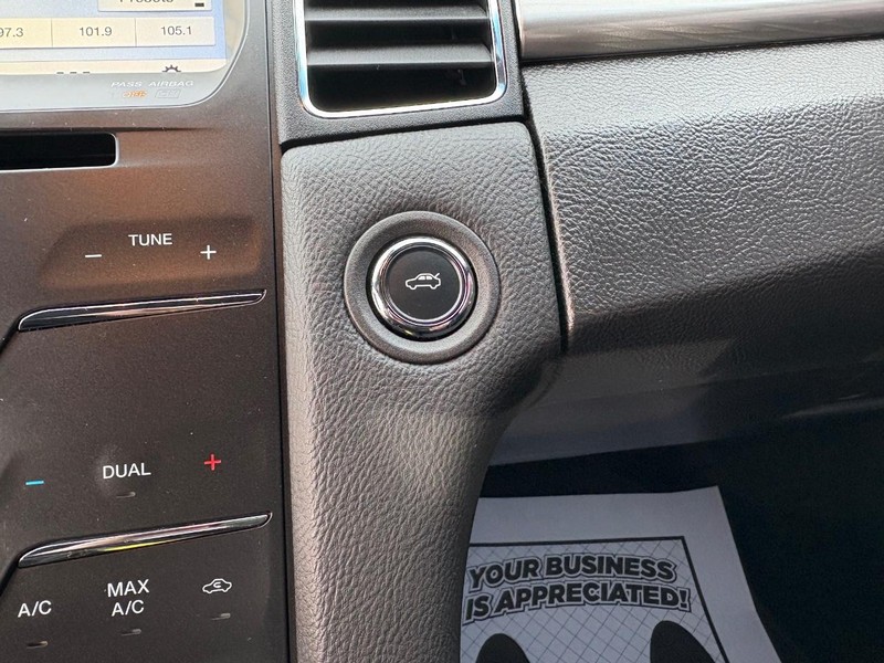 Ford Taurus Vehicle Full-screen Gallery Image 14