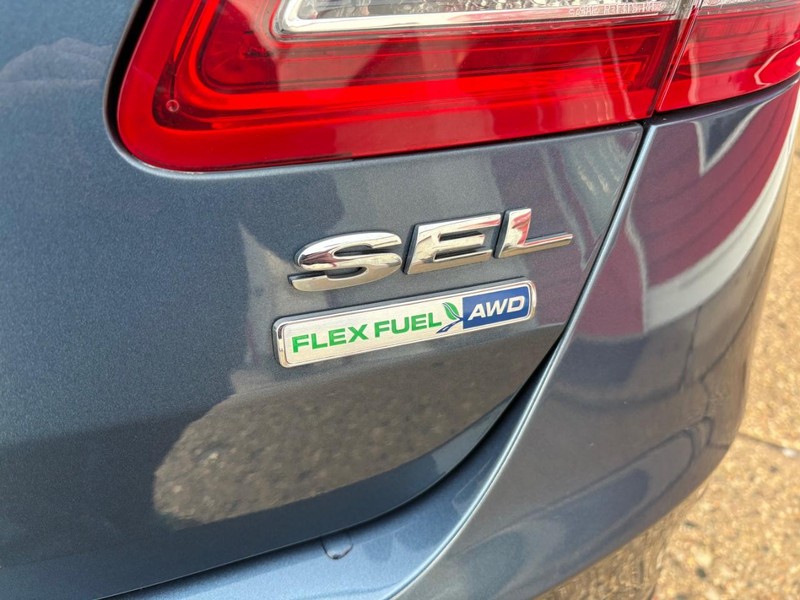 Ford Taurus Vehicle Full-screen Gallery Image 18