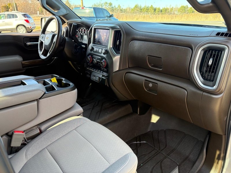 Chevrolet Silverado 1500 LTD Vehicle Full-screen Gallery Image 09