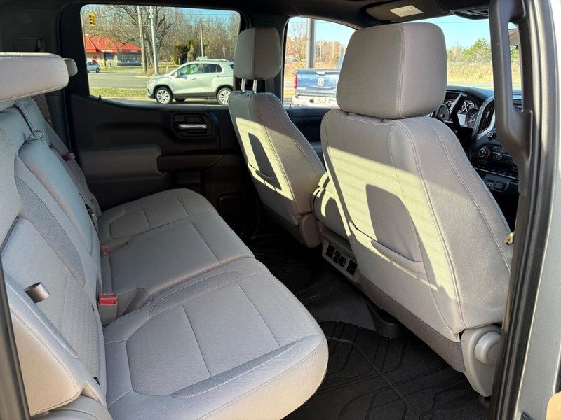 Chevrolet Silverado 1500 LTD Vehicle Full-screen Gallery Image 10