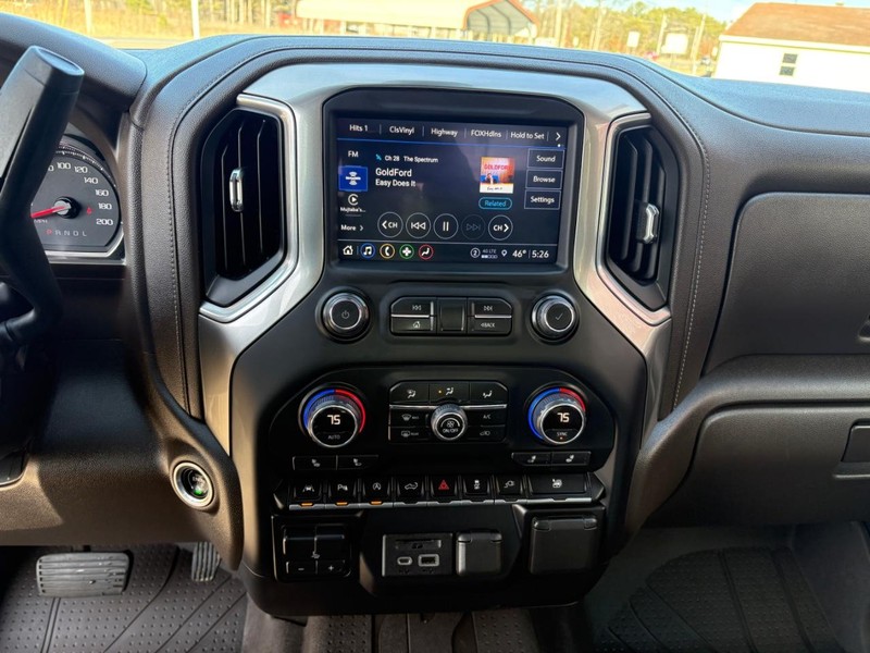 Chevrolet Silverado 1500 LTD Vehicle Full-screen Gallery Image 12