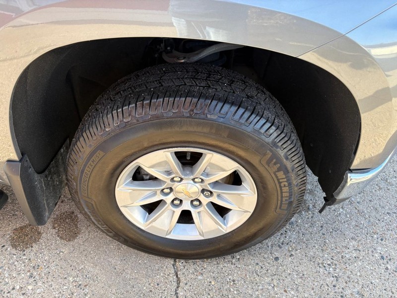 Chevrolet Silverado 1500 LTD Vehicle Full-screen Gallery Image 17