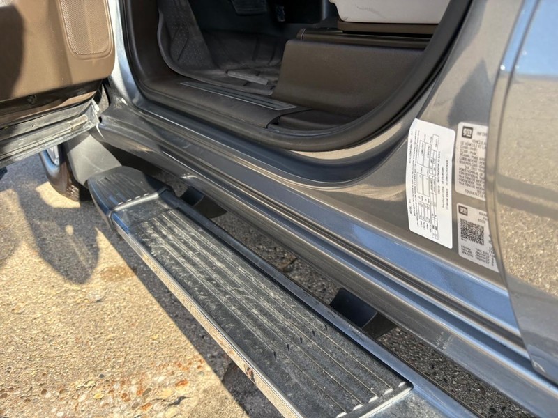 Chevrolet Silverado 1500 LTD Vehicle Full-screen Gallery Image 20