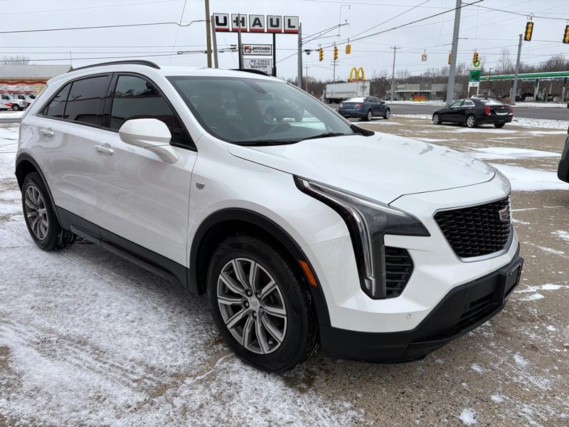 Cadillac XT4 Vehicle Full-screen Gallery Image 03