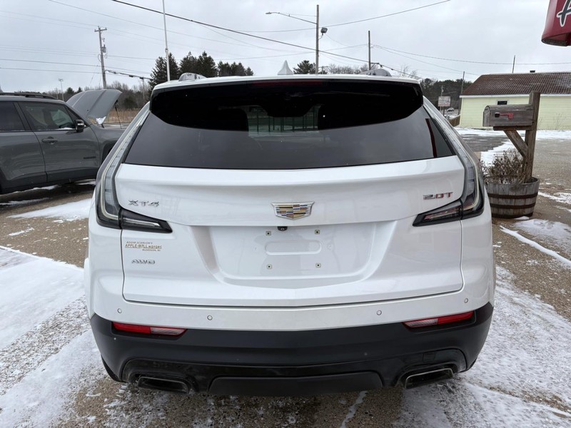 Cadillac XT4 Vehicle Full-screen Gallery Image 06