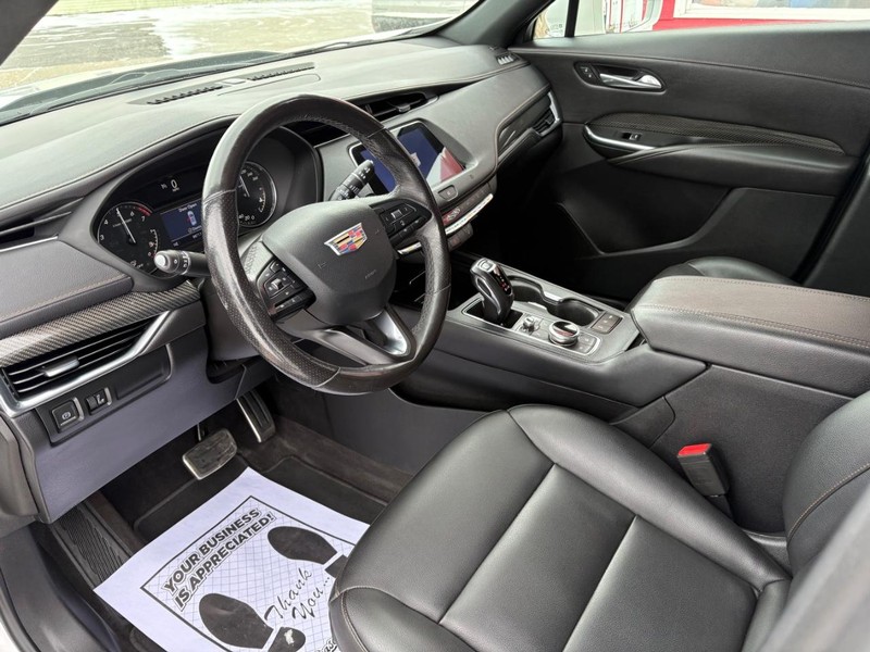 Cadillac XT4 Vehicle Full-screen Gallery Image 07
