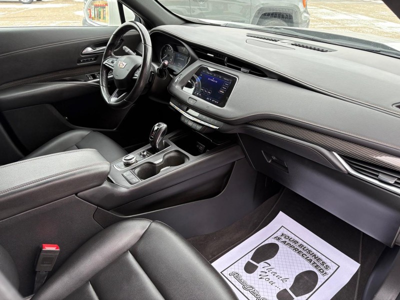 Cadillac XT4 Vehicle Full-screen Gallery Image 09