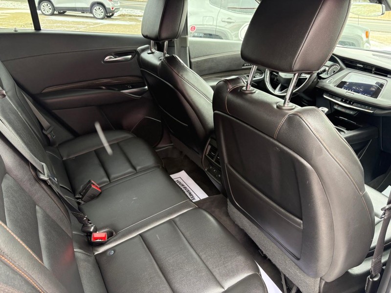 Cadillac XT4 Vehicle Full-screen Gallery Image 10