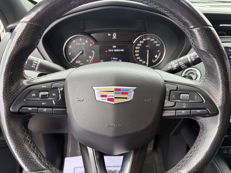 Cadillac XT4 Vehicle Full-screen Gallery Image 12