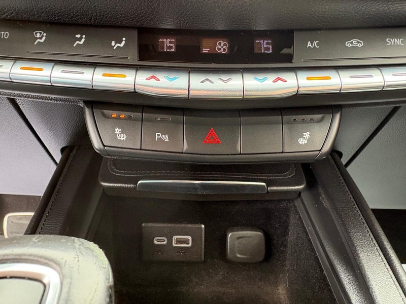 Cadillac XT4 Vehicle Full-screen Gallery Image 14