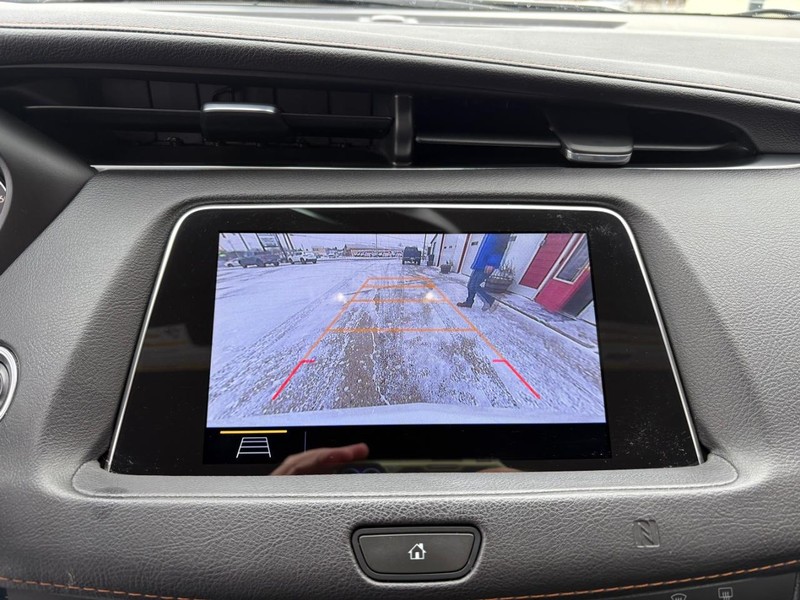 Cadillac XT4 Vehicle Full-screen Gallery Image 15